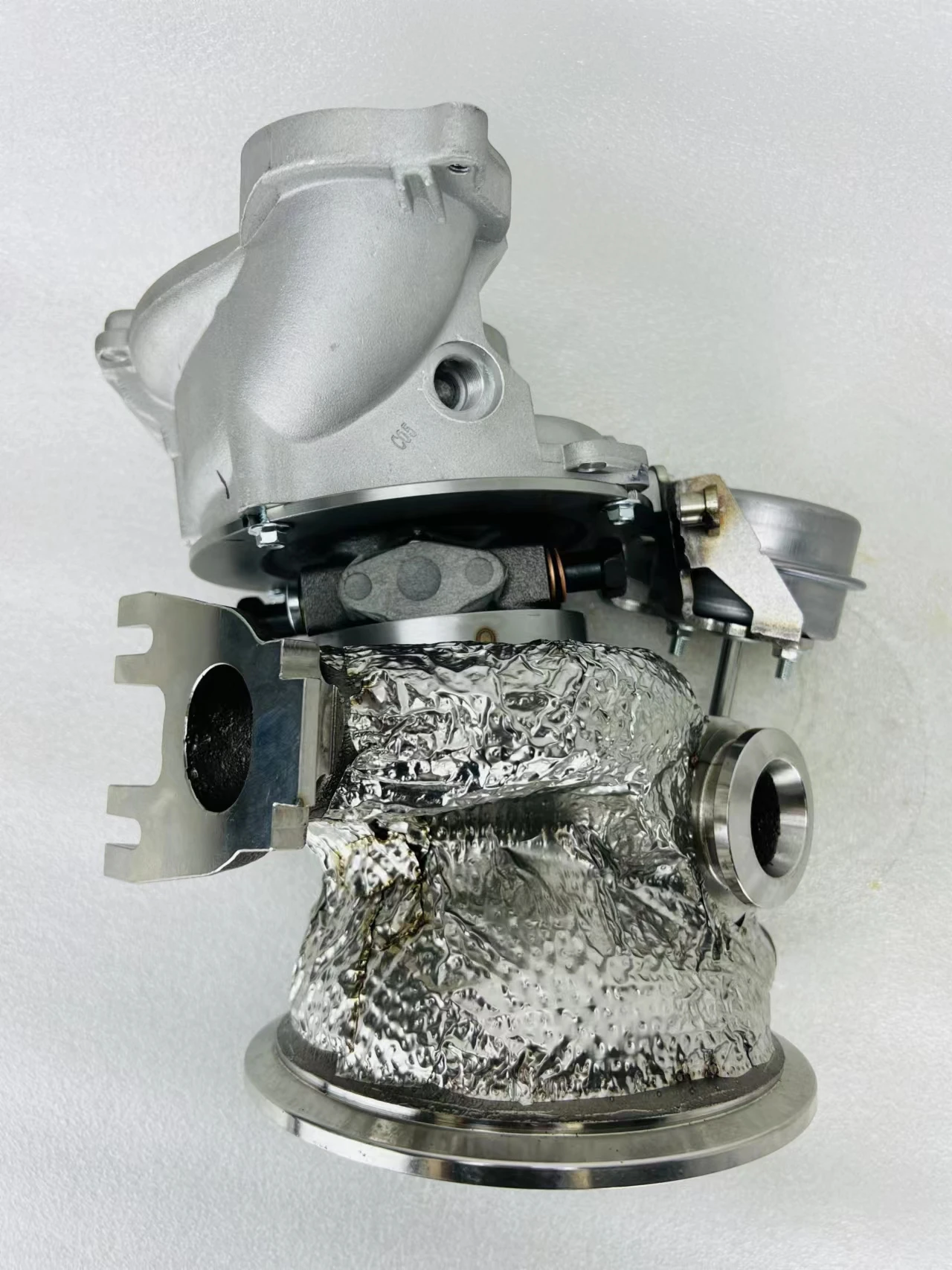 3.0 EA839 için motor değiştirildi. G35-900 tek turboşarj için beygir gücü 800P artırıldı.